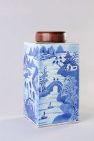 A large Chinese export blue and white tea canister, Qing Dynasty, late 18th/early 19th century