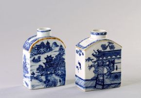 A Chinese export blue and white tea caddy, Qing Dynasty, Qianlong (1735-1796)