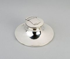 An Edward VII silver inkwell with stamp compartment, Birmingham, 1905, Rd 472287