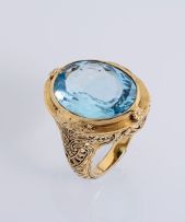 Blue topaz and 9ct gold ring