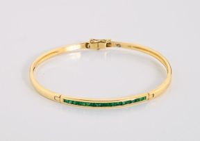 Emerald and 18ct gold double-hinged bangle