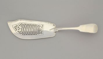 A George IV Fiddle pattern silver fish slice, Charles Eley, London, 1827