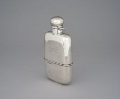 A George V silver hip flask, Walker & Hall, Sheffield, 1917