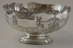 An Edward VII silver rose bowl, Joseph Rodgers & Sons, Sheffield, 1902