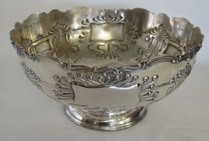 An Edward VII silver rose bowl, Joseph Rodgers & Sons, Sheffield, 1902