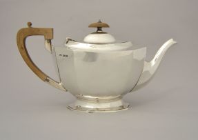An Edward VIII silver teapot, Frank Cobb & Co Ltd, Sheffield, 1936