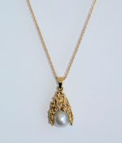 Pearl and 18ct gold pendant