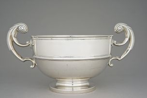 A silver two-handled rose bowl, Harrods Stores Ltd (Richard Burbridge), Dublin, 1914