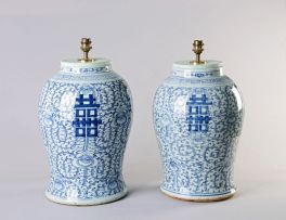 A pair of Chinese blue and white jars, Qing Dynasty, 19th century