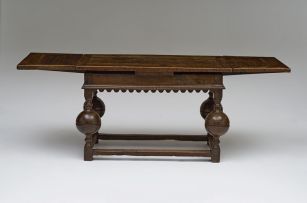 A Dutch oak draw-leaf table, late 18th/early 19th century