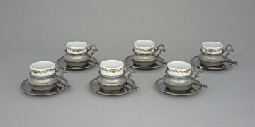 Six Lavorazione a mano rama peltro pewter demitasse holders, saucers and teaspoons, modern