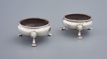 A pair of George II silver salts, David Hennell, London, 1746