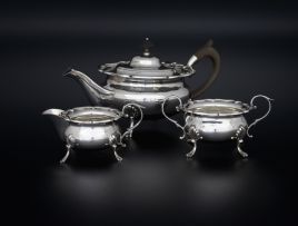 An Edward VII silver three-piece bachelor's tea set, William Hutton & Sons, London, 1905