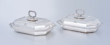 A pair of George V silver entrée dishes and covers, D & J Wellby Ltd, London, 1918