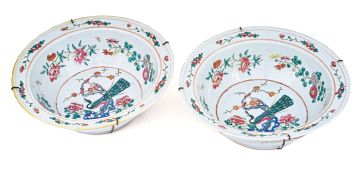 A pair of Chinese famille-rose bowls, Qing Dynasty, late 19th/early 20th century