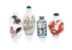 A Chinese porcelain snuff bottle, Qing Dynasty, 19th century