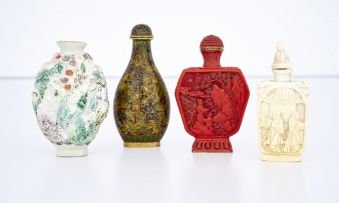 A Chinese porcelain snuff bottle, early 20th century