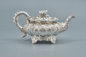 A George IV silver teapot, Messrs Barnard, London, 1829