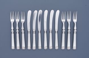 A cased set of six Edward VII silver tea knives and forks, Elkington & Co, Sheffield, 1905, retailed by Jones & Sons