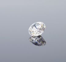 Unset round brilliant-cut diamond