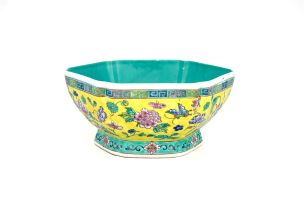 A Chinese famille-rose yellow-ground bowl, Qing Dynasty, early 20th century