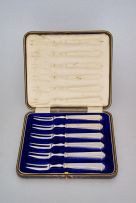 A set of six George V pastry forks, Isaac Ellis and Sons, Sheffield, 1913 and 1914