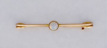 A late Victorian 15ct gold and opal bar brooch