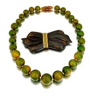 A green marbled bakelite bead necklace