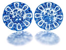 A pair of Chinese blue and white plates, Qing Dynasty, Kangxi (1662-1722)