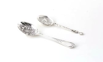 A George V silver berry spoon, William Hutton & Sons Ltd, London, 1921
