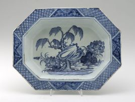 A Chinese blue and white octagonal dish, Qianlong (1735-1796)