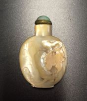 A Chinese mother-of-pearl snuff bottle, Qing Dynasty, 19th century