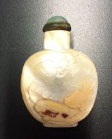 A Chinese mother-of-pearl snuff bottle, Qing Dynasty, 19th century