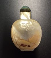 A Chinese mother-of-pearl snuff bottle, Qing Dynasty, 19th century