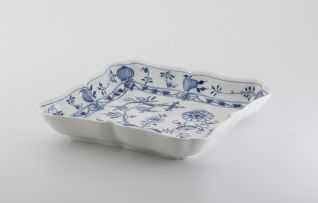 A Meissen blue and white Onion pattern dish, early 20th century