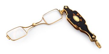Gold and tortoiseshell lorgnette, French, late 19th/early 20th century