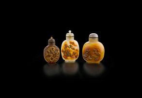 Three Chinese cameo agate snuff bottles, Qing Dynasty, late 19th century