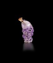 A Chinese amethyst snuff bottle, early 20th century