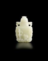 A Chinese jade snuff bottle, late 19th/early 20th century