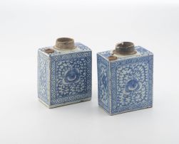 A pair of Chinese blue and white tea caddies, Qing Dynasty, 19th century