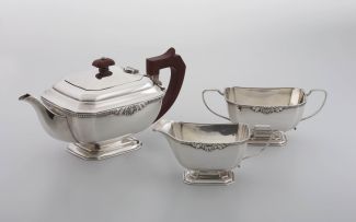 A Queen Elizabeth II silver three-piece tea set, JB Chatterley & Sons Ltd, Birmingham, 1973