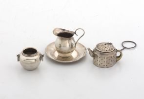 An American silver miniature teapot diffuser and silver-plate stand, Amcraft Attleboro Mass, 20th century