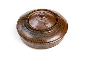 A stoneware casserole dish and cover, Esias Bosch, (1923-2010)