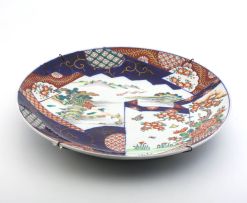 A pair of Japanese Imari dishes, late Meiji (1868-1912)