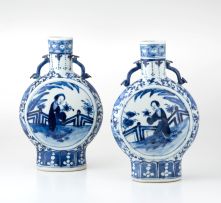 A pair of Chinese blue and white pilgrim flasks, late 19th/early 20th century