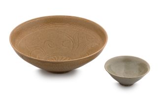 A Chinese longquan celadon-glazed bowl