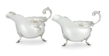 A pair of Edward VII silver sauce boats, Walker & Hall, Sheffield, 1902