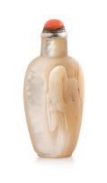A Chinese mother-of-pearl snuff bottle, late Qing Dynasty