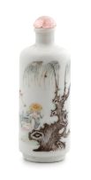 A Chinese porcelain snuff bottle, late 19th/early 20th century