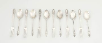 An Edward VII cased set of six silver cake forks, James Dixon & Sons Ltd, Sheffield, 1910